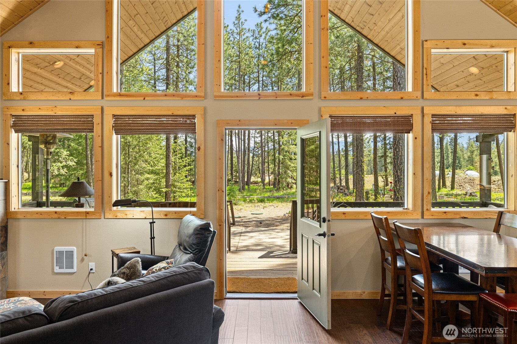 910 Bakers Road , Ronald, WA 98940