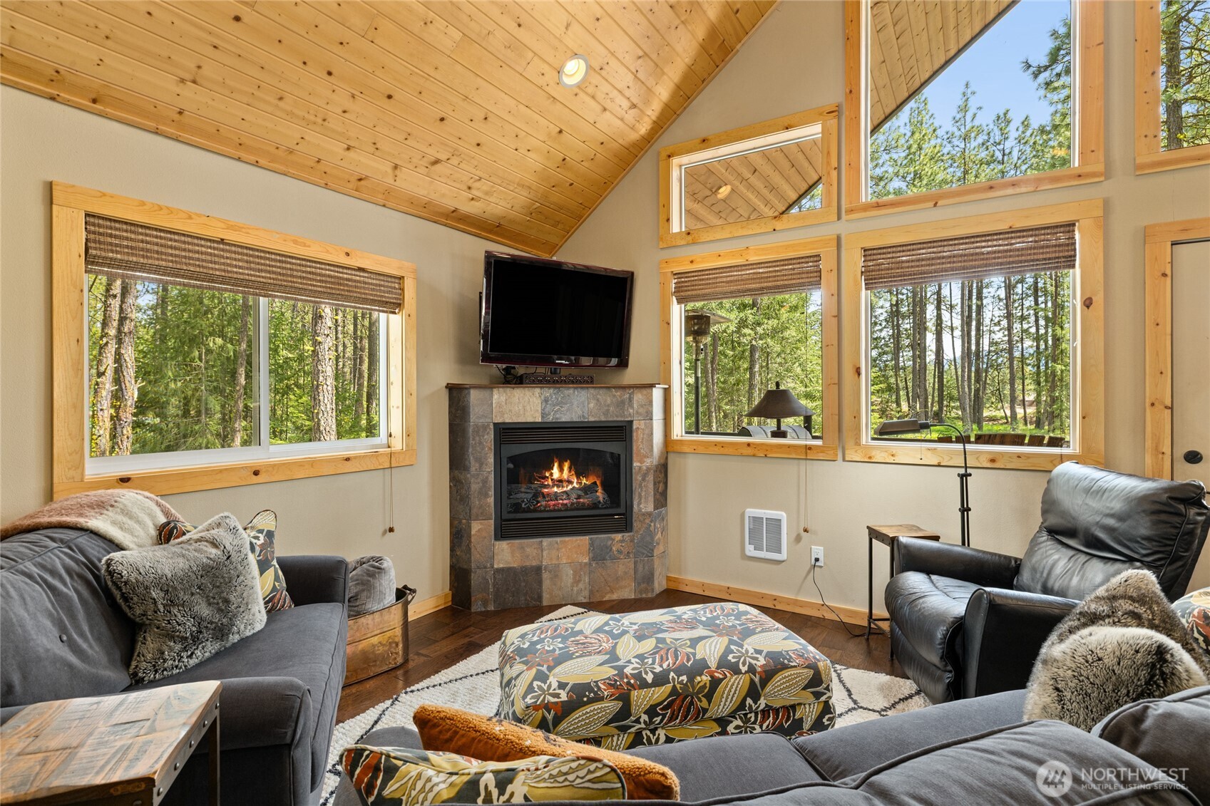 910 Bakers Road , Ronald, WA 98940