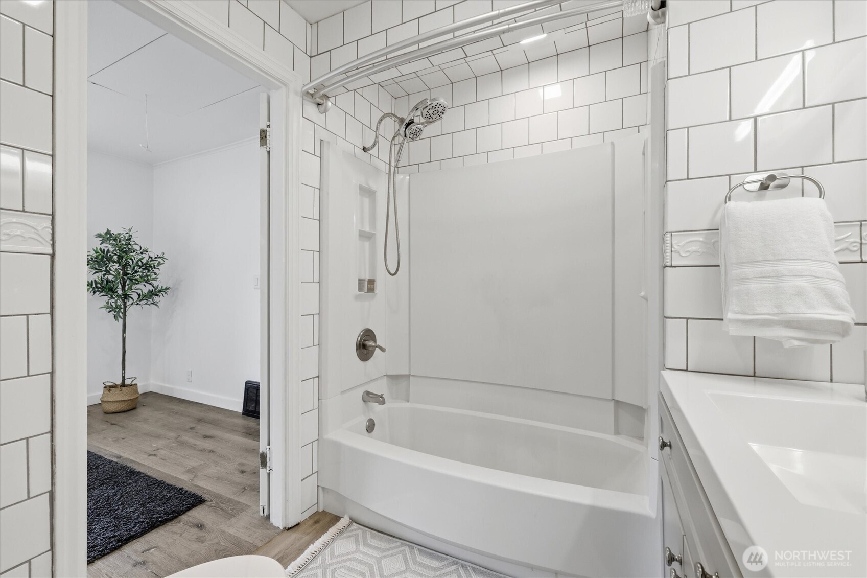 1027 S 124th Street , Seattle, WA 98168
