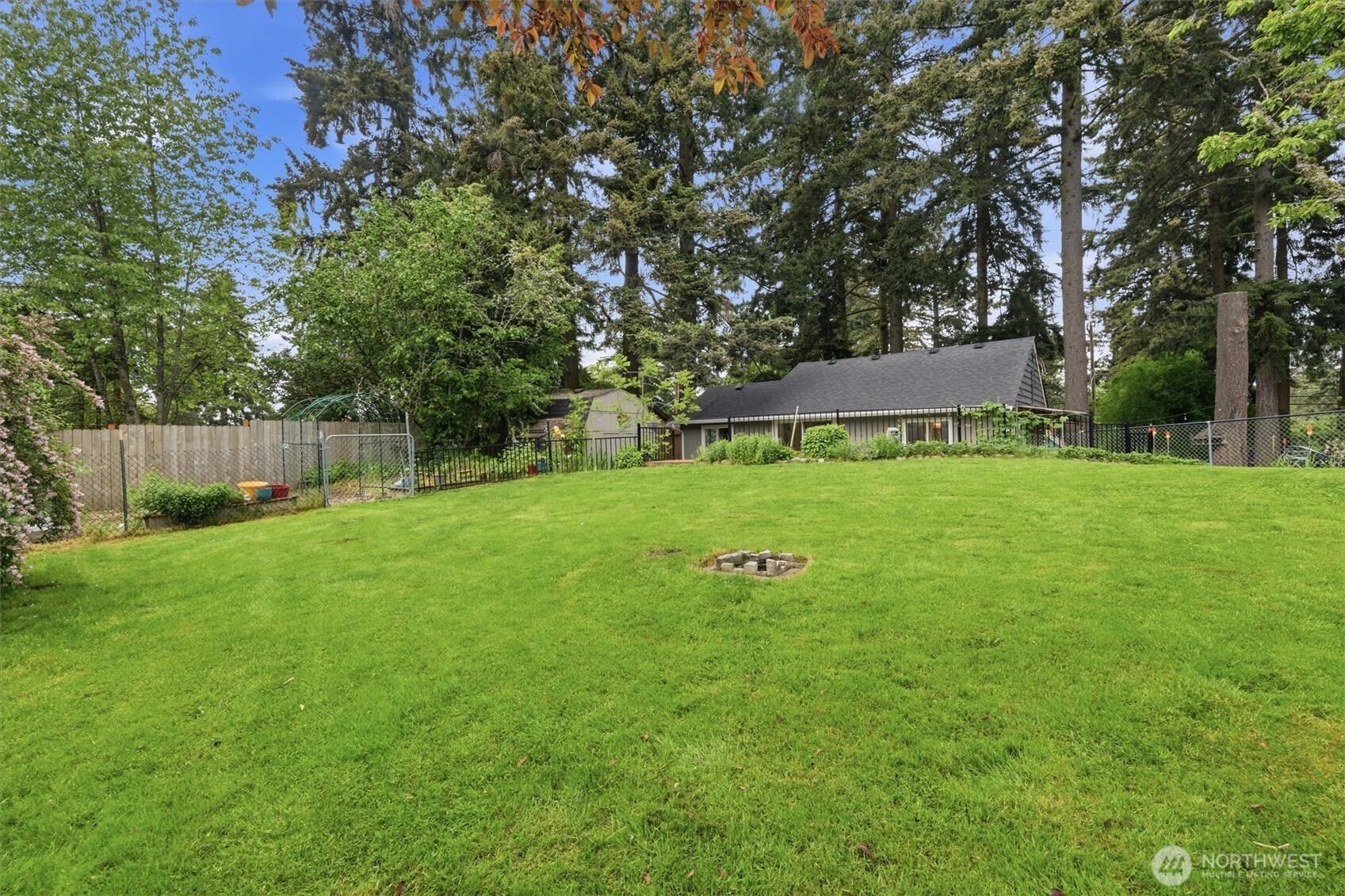 1027 S 124th Street , Seattle, WA 98168