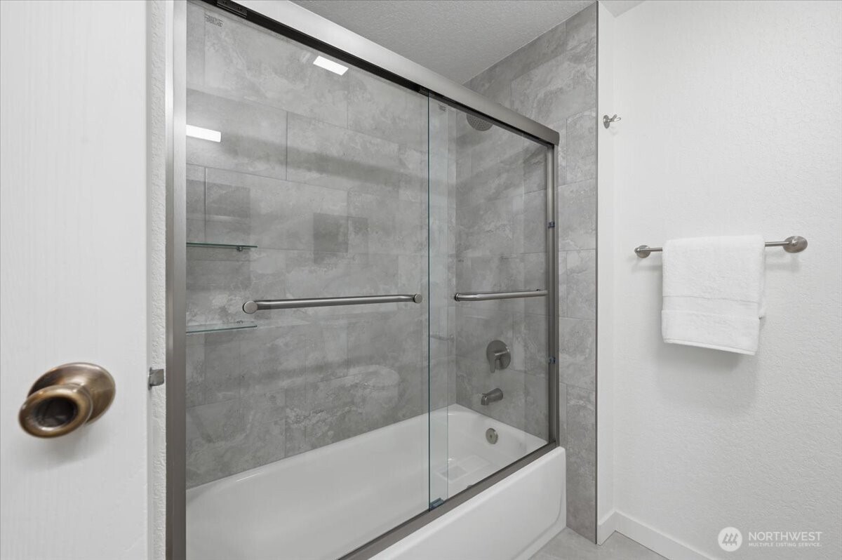 12214 NE 138th Place , Kirkland, WA 98034