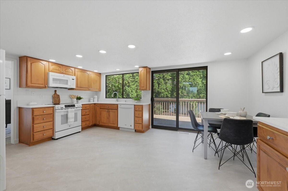 12214 NE 138th Place , Kirkland, WA 98034