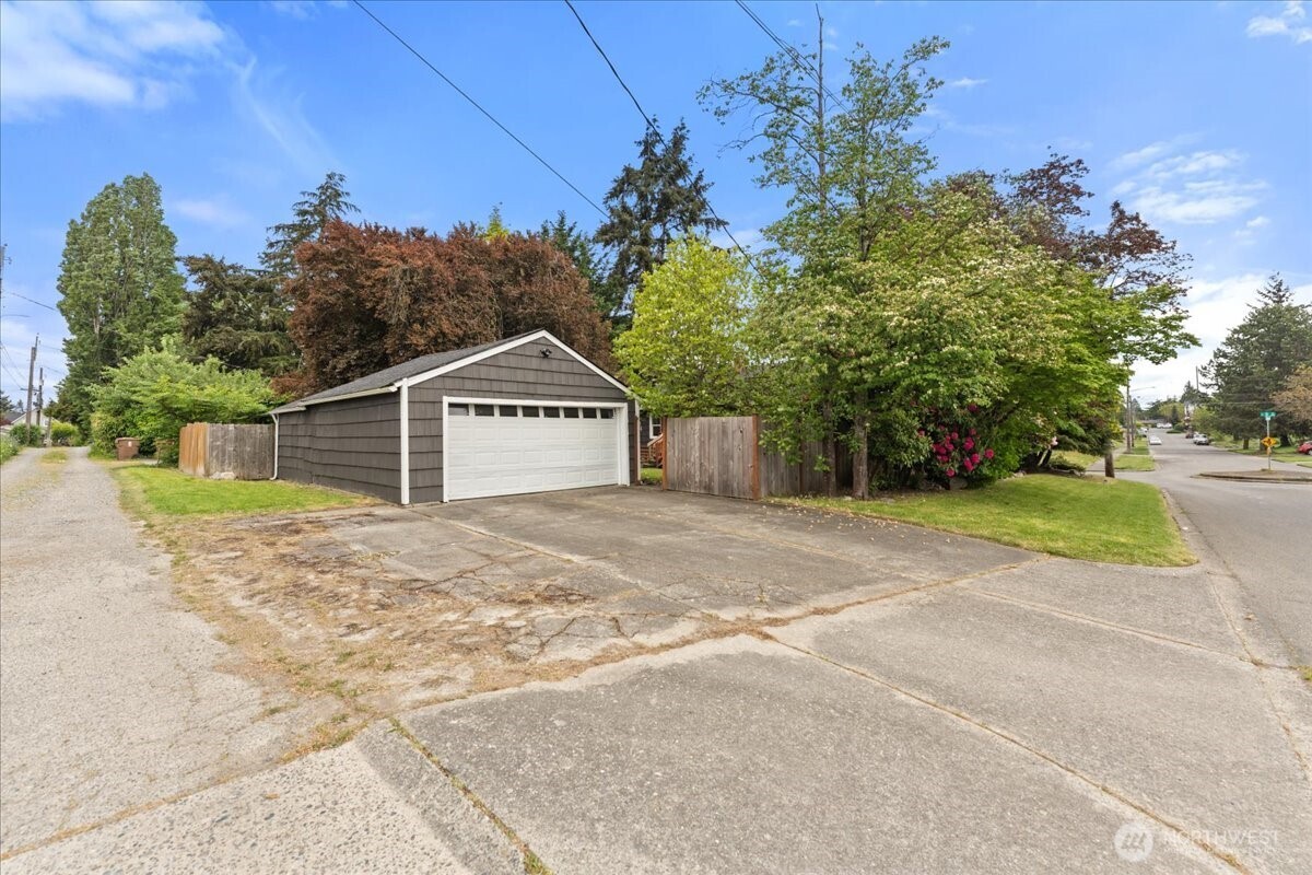 6134 S D Street , Tacoma, WA 98408