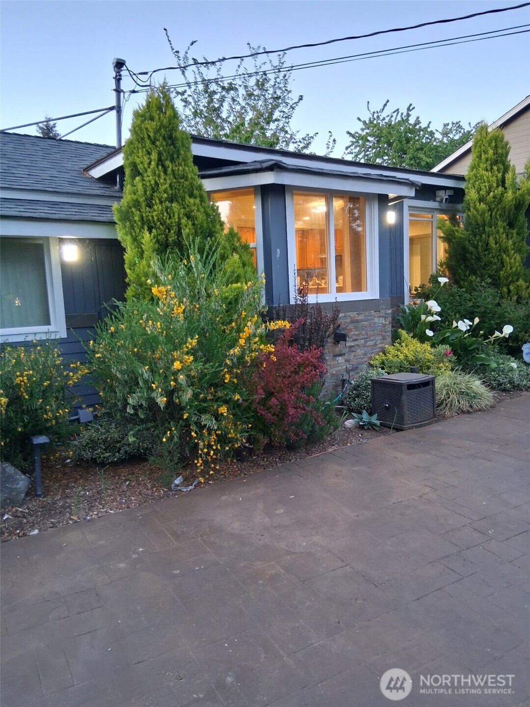 8242 S 128th Street , Seattle, WA 98178