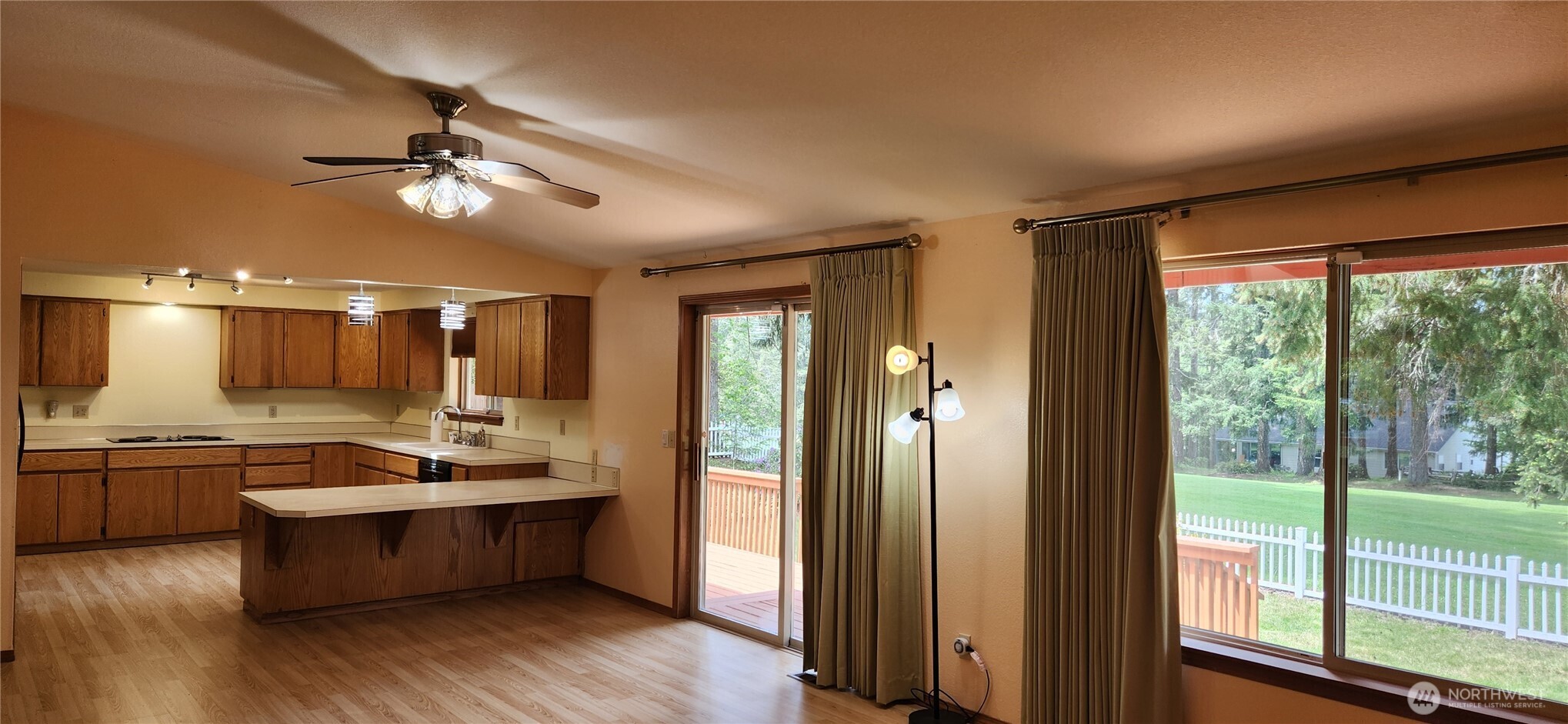 130 E Lakeland Way , Allyn, WA 98524