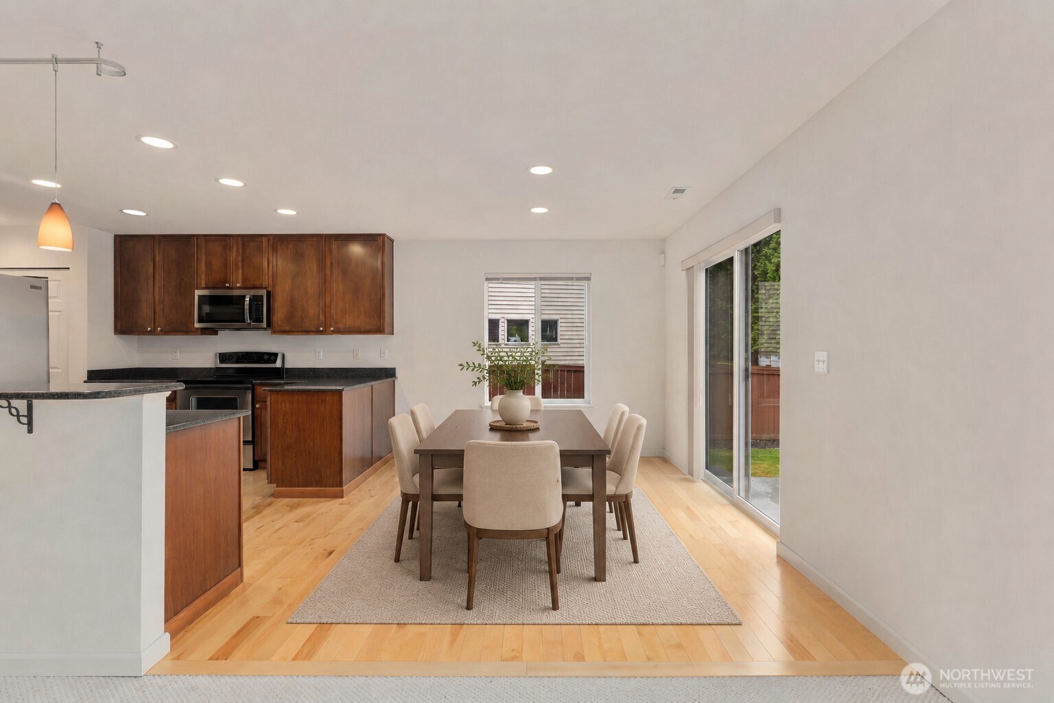 207 Edmonds Place NE, Renton, WA 98056-5816