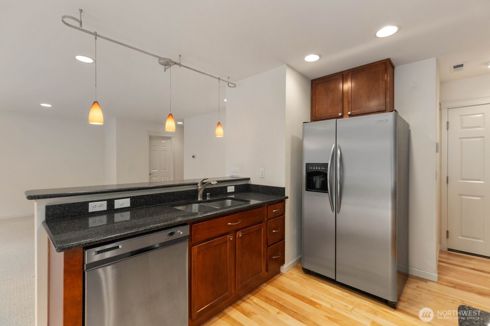 207 Edmonds Place NE, Renton, WA 98056-5816