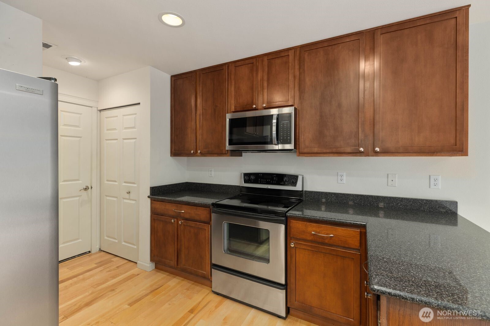 207 Edmonds Place NE, Renton, WA 98056-5816