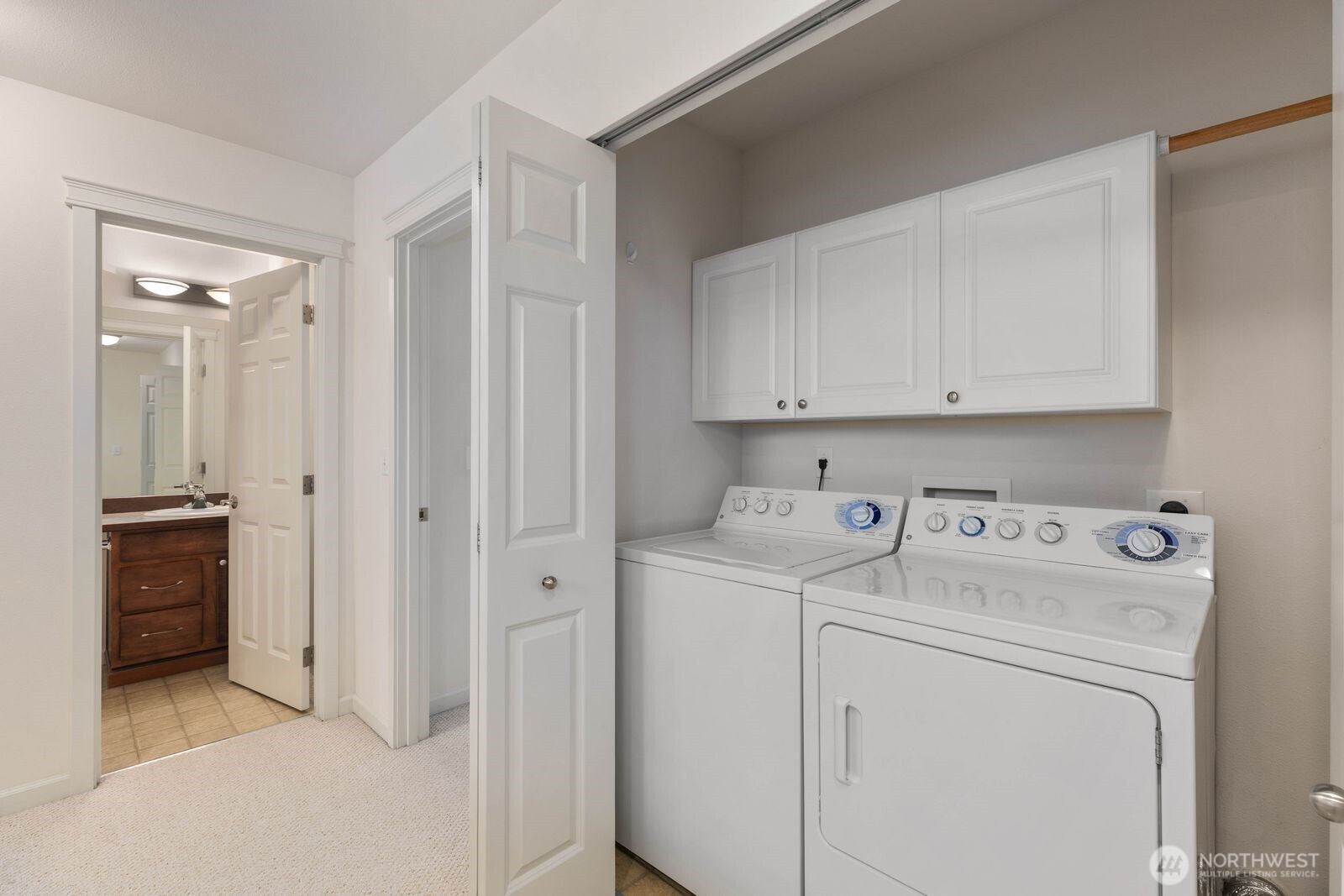207 Edmonds Place NE, Renton, WA 98056-5816