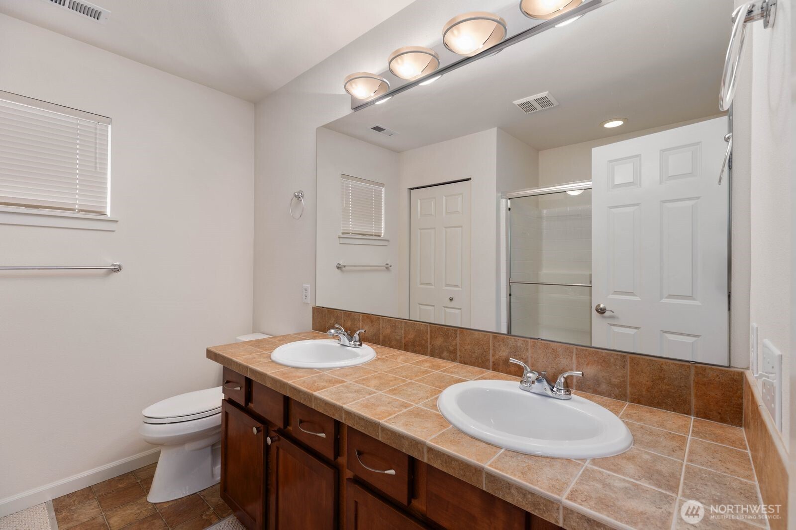 207 Edmonds Place NE, Renton, WA 98056-5816