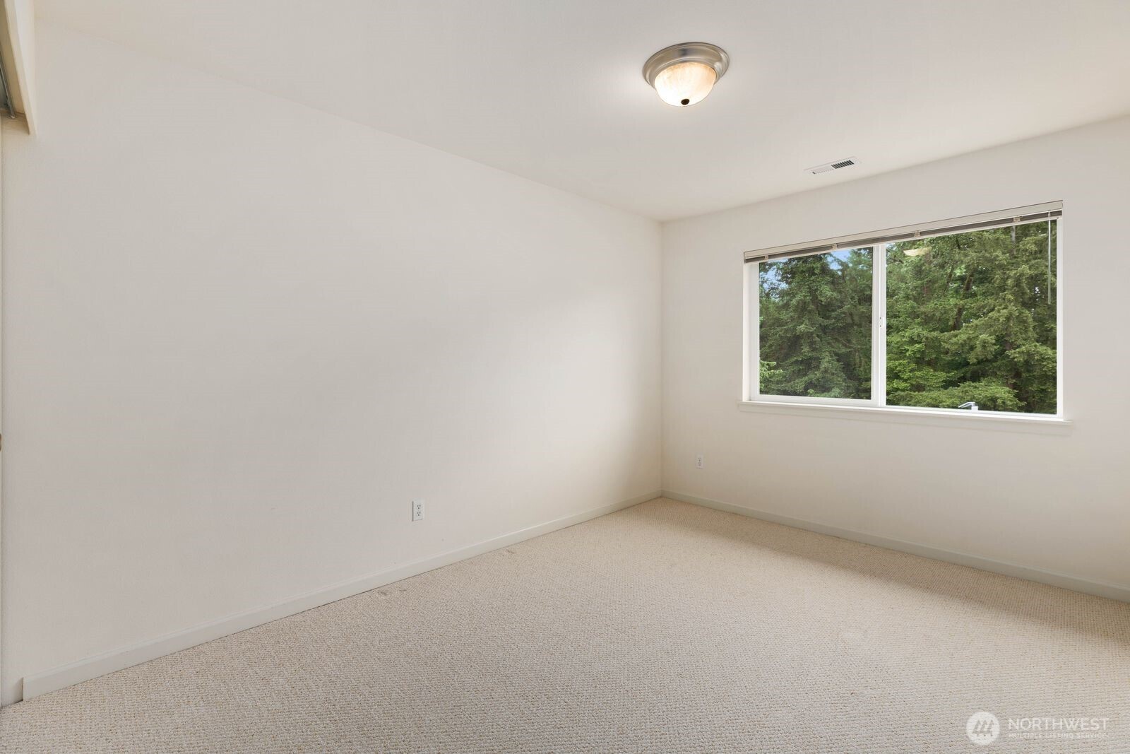 207 Edmonds Place NE, Renton, WA 98056-5816