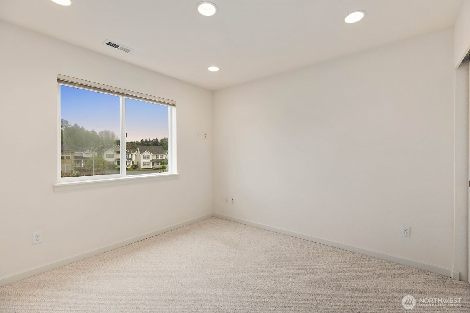 207 Edmonds Place NE, Renton, WA 98056-5816
