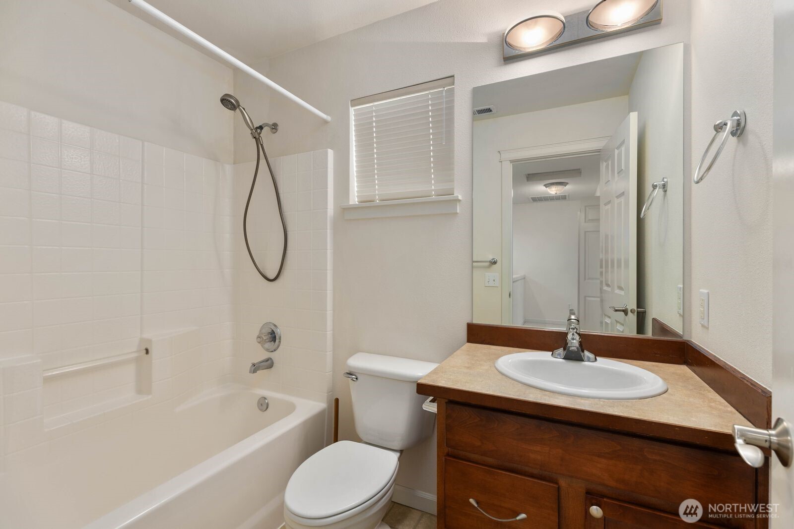207 Edmonds Place NE, Renton, WA 98056-5816