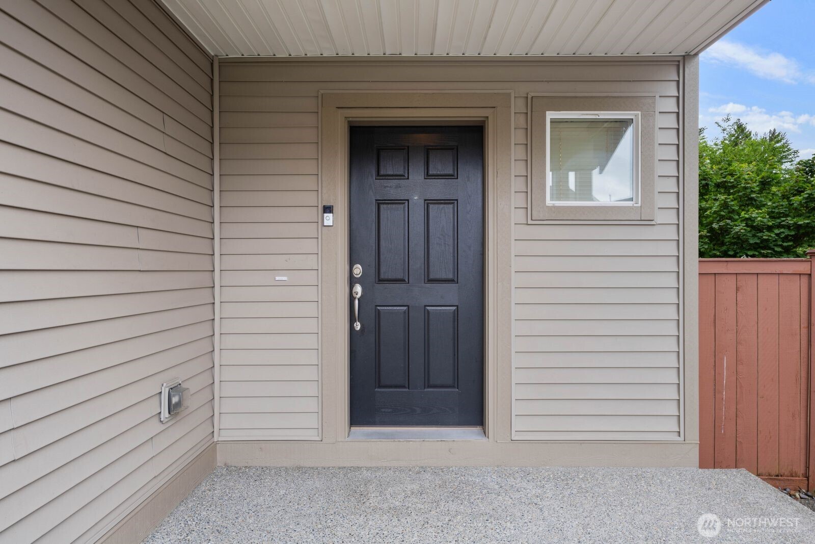 207 Edmonds Place NE, Renton, WA 98056-5816