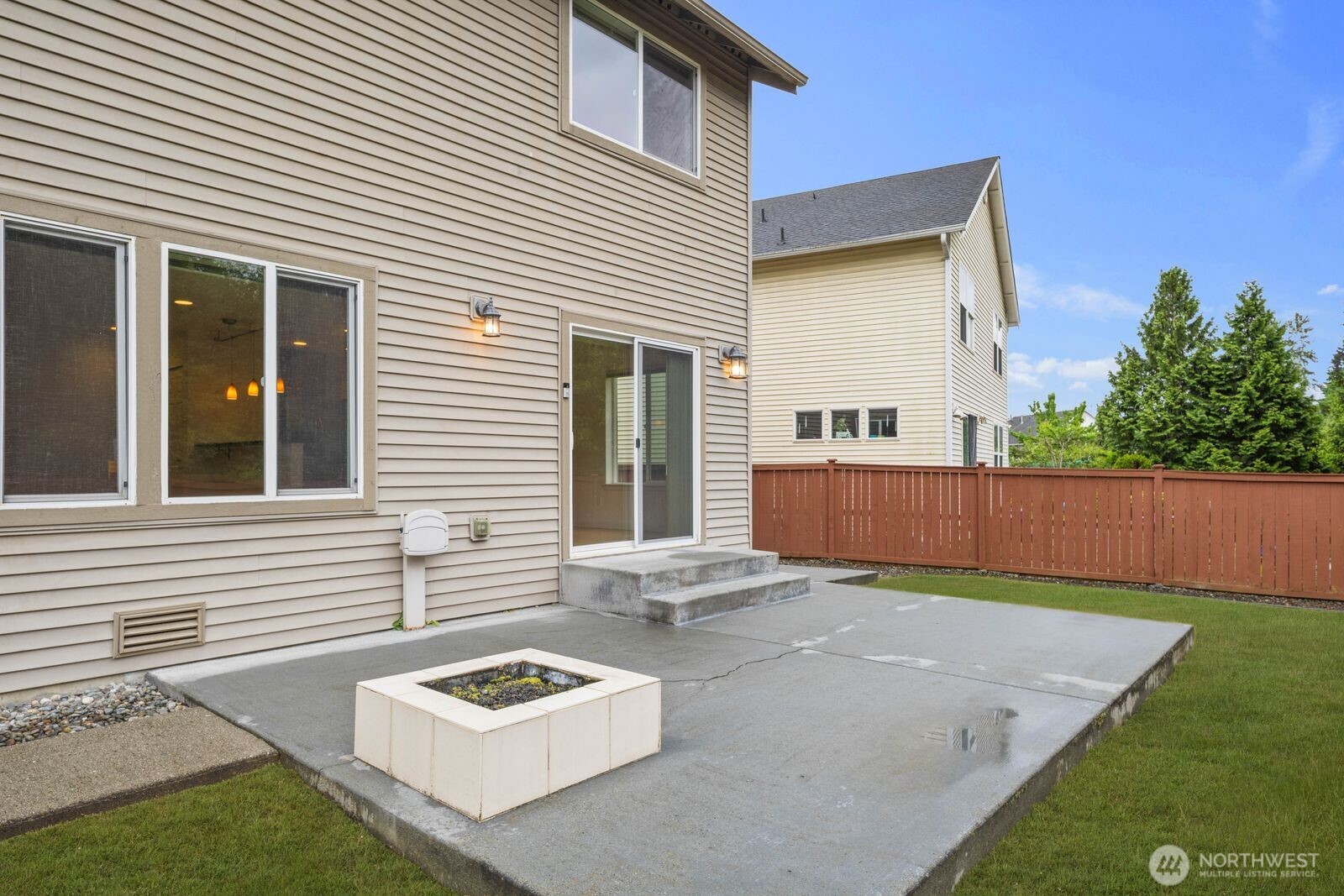 207 Edmonds Place NE, Renton, WA 98056-5816