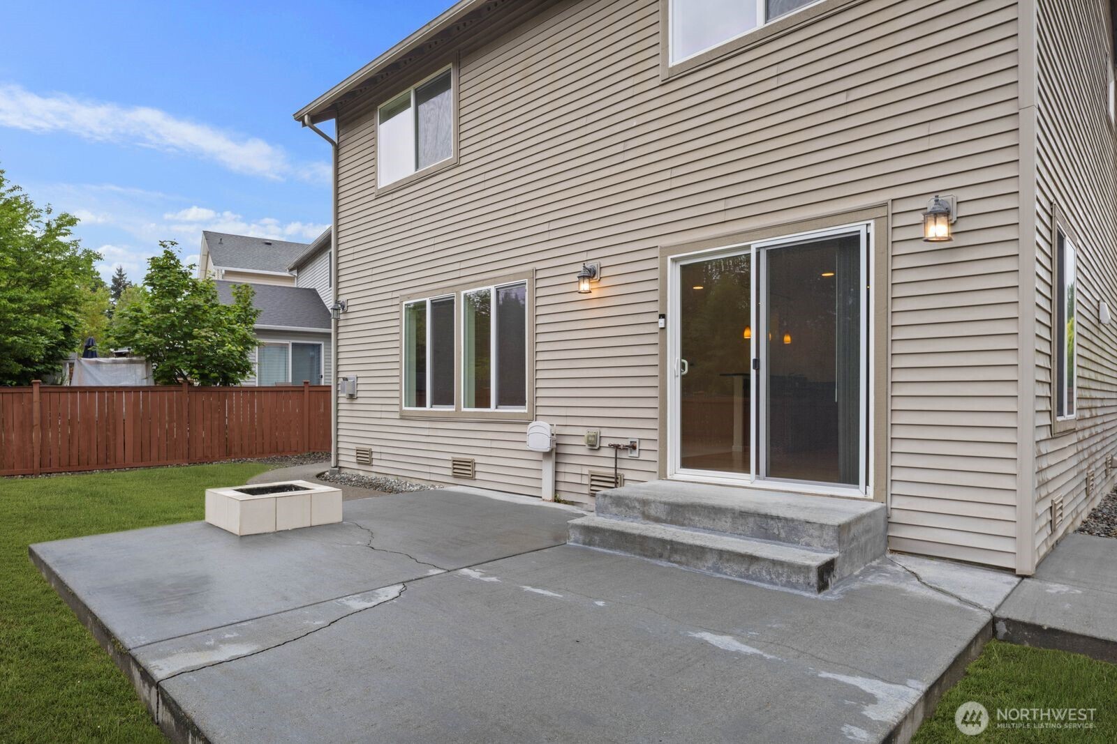 207 Edmonds Place NE, Renton, WA 98056-5816