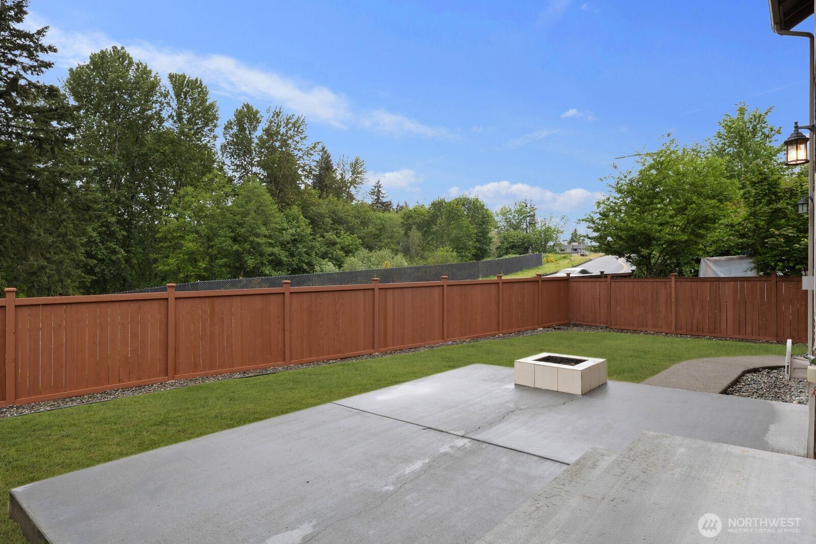 207 Edmonds Place NE, Renton, WA 98056-5816