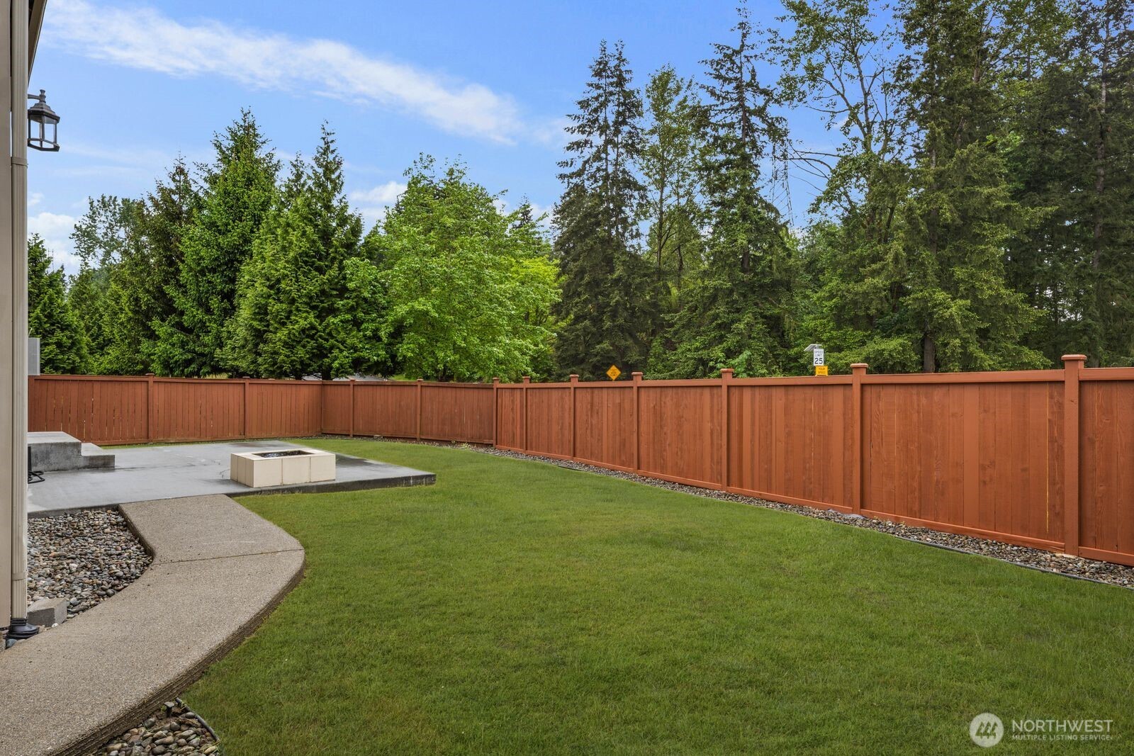207 Edmonds Place NE, Renton, WA 98056-5816