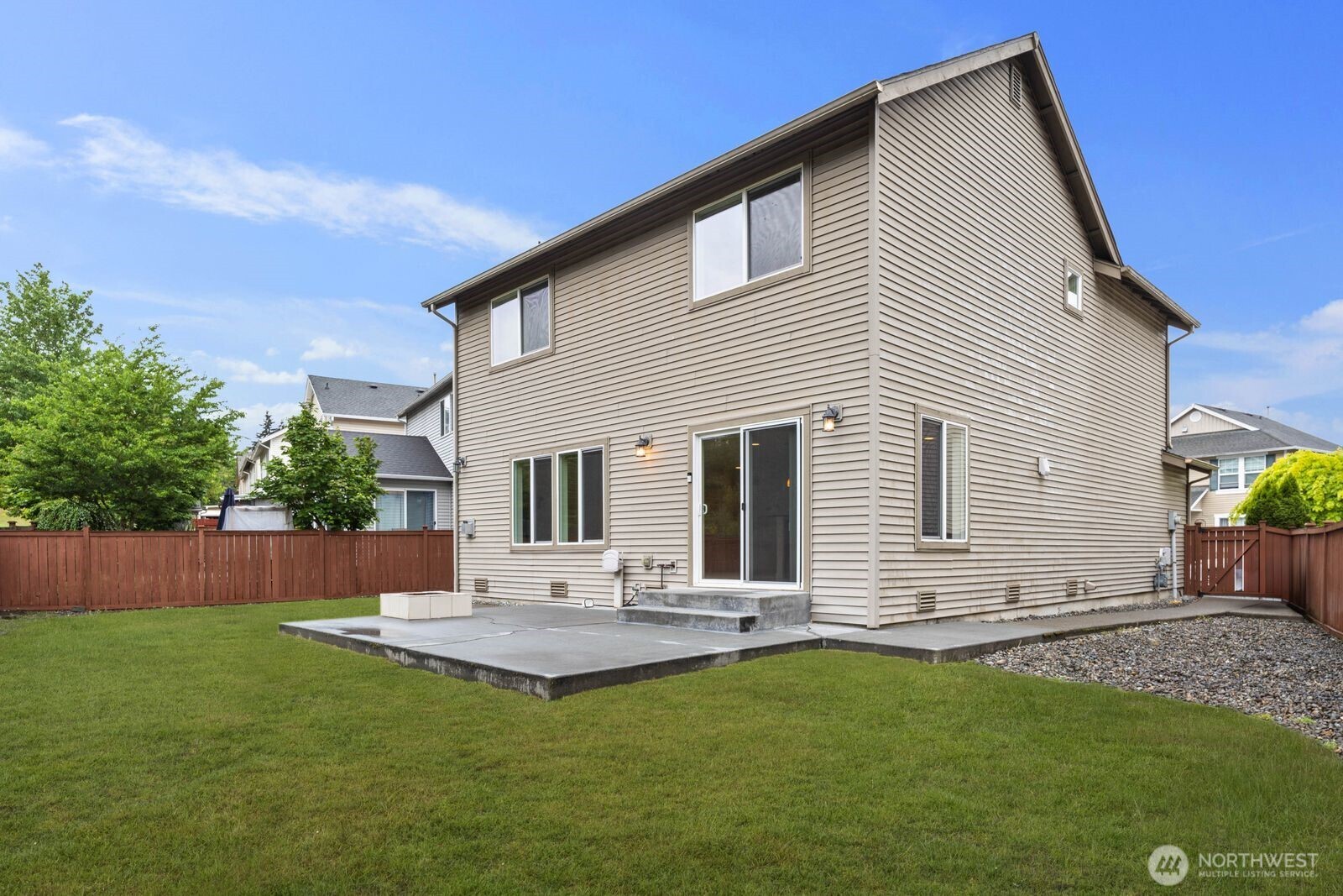 207 Edmonds Place NE, Renton, WA 98056-5816