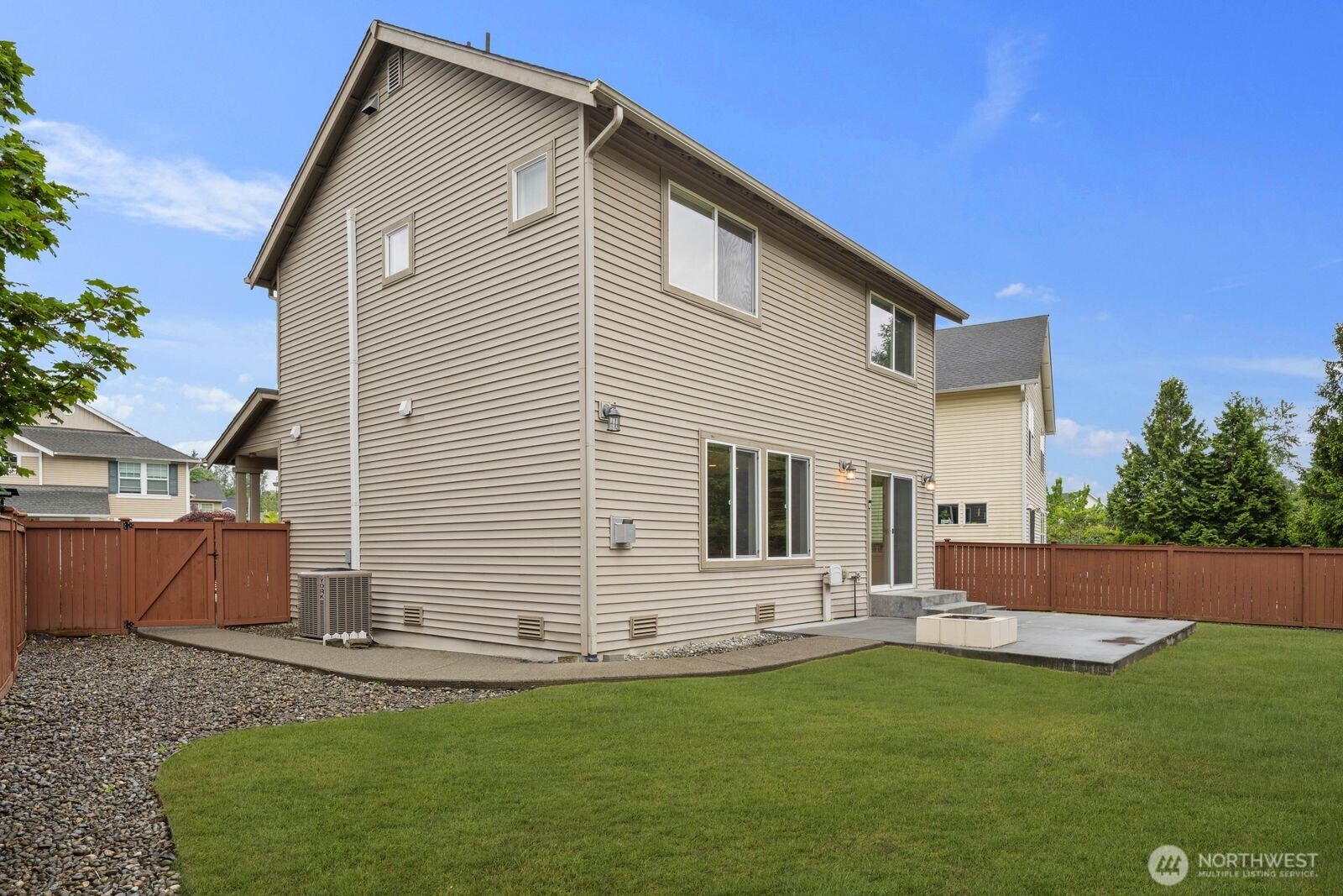 207 Edmonds Place NE, Renton, WA 98056-5816