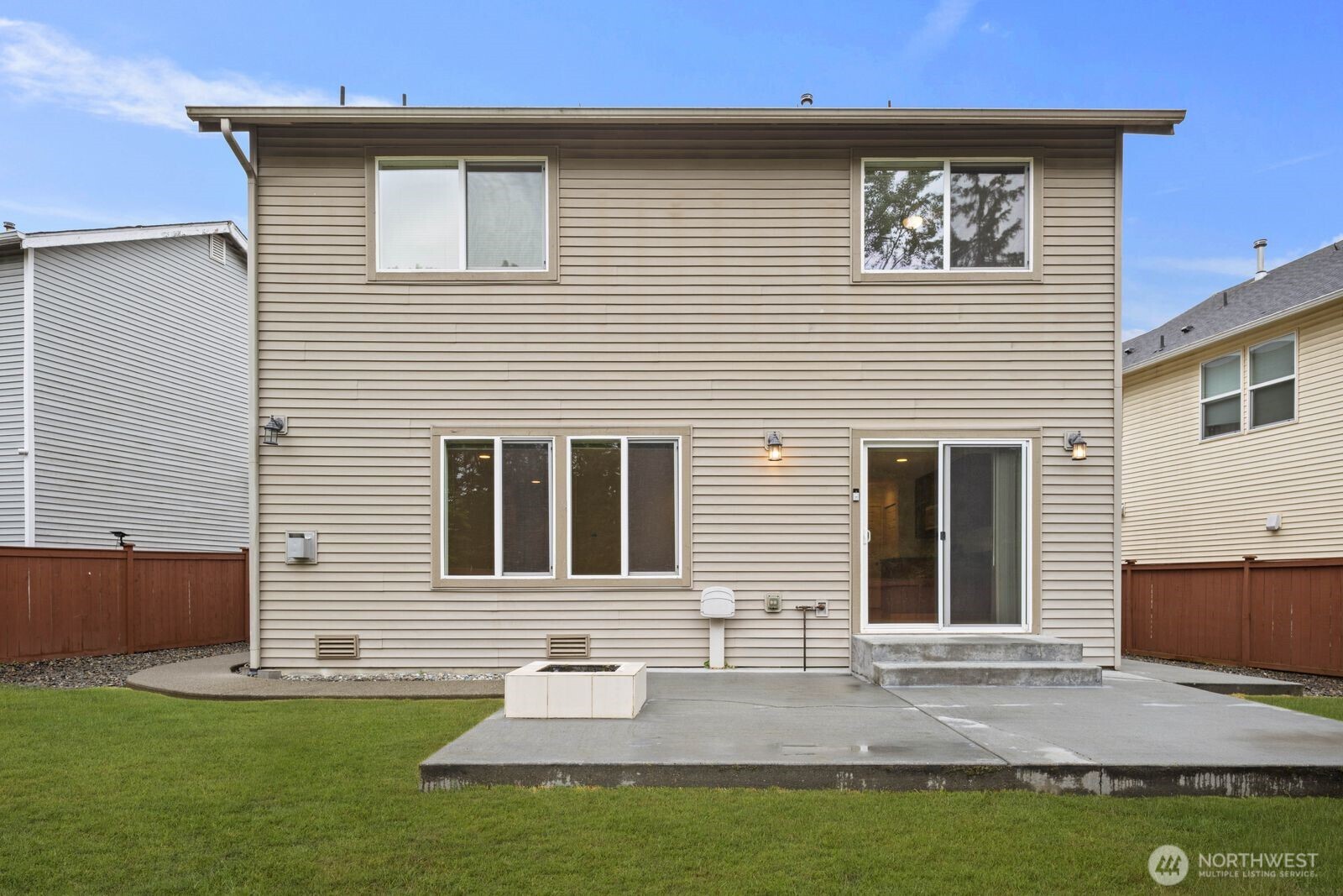 207 Edmonds Place NE, Renton, WA 98056-5816