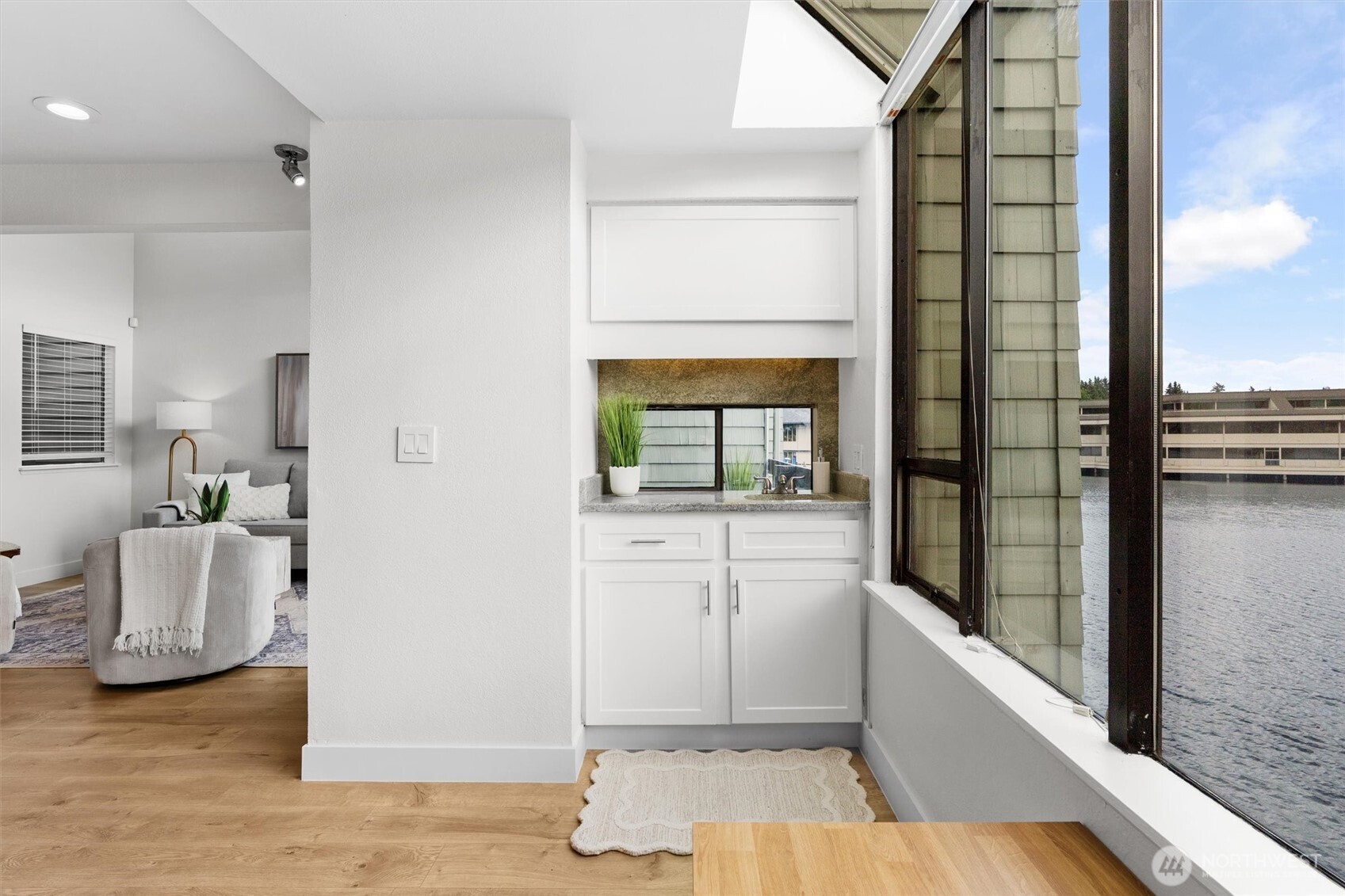 4 Lake Bellevue Dr #206, Bellevue, WA 98005