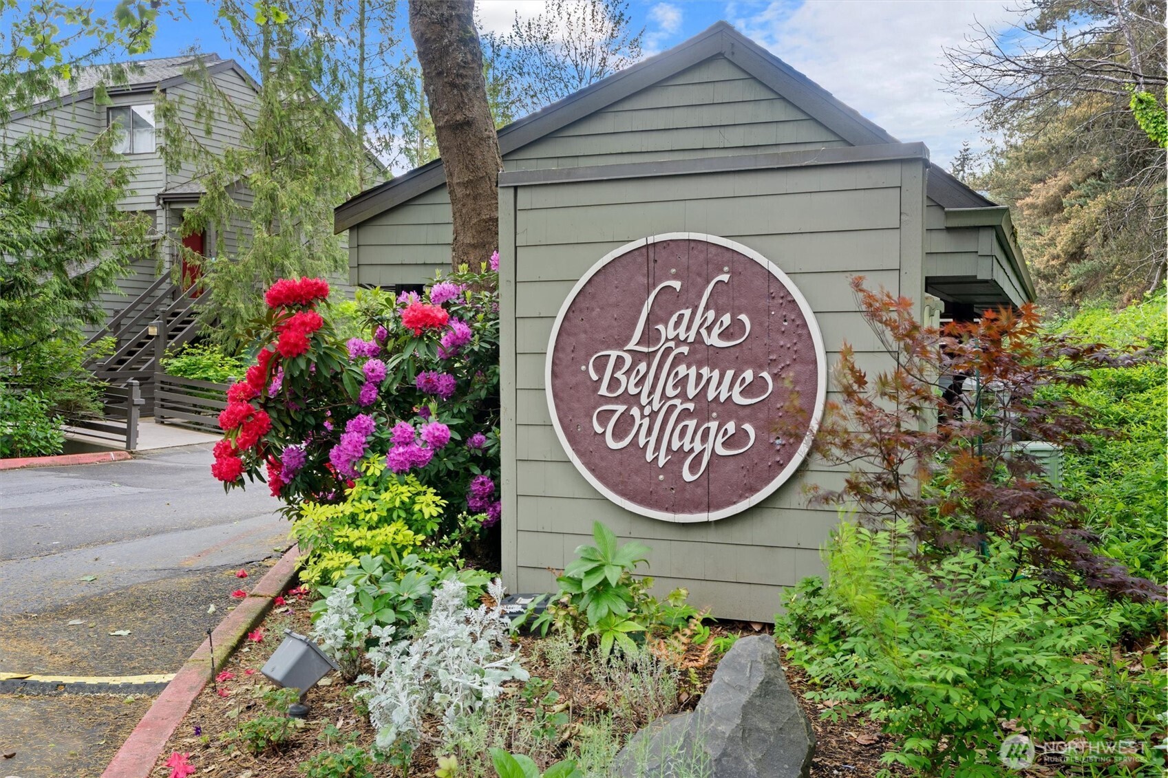 4 Lake Bellevue Dr #206, Bellevue, WA 98005