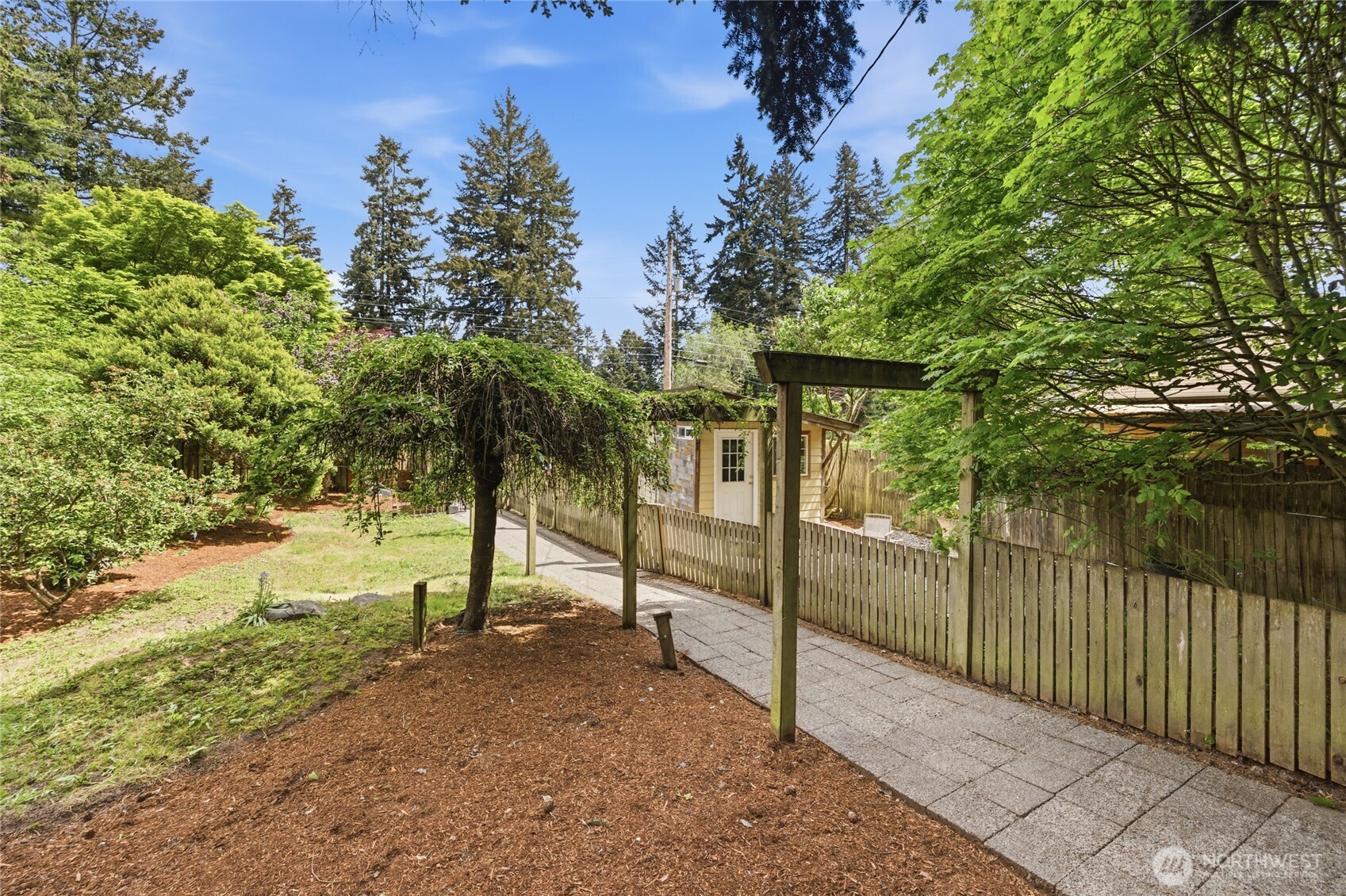 15749 Wallingford Avenue N, Shoreline, WA 98133