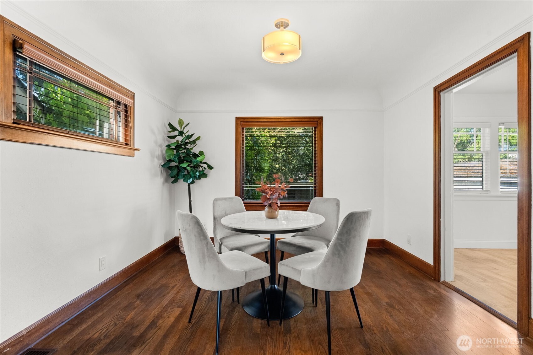 942 S Ridgewood Avenue , Tacoma, WA 98405