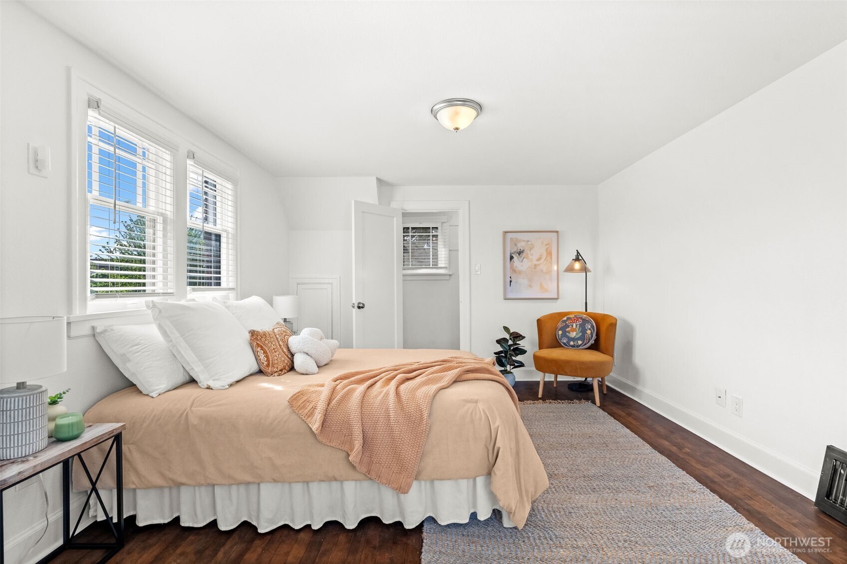 942 S Ridgewood Avenue , Tacoma, WA 98405