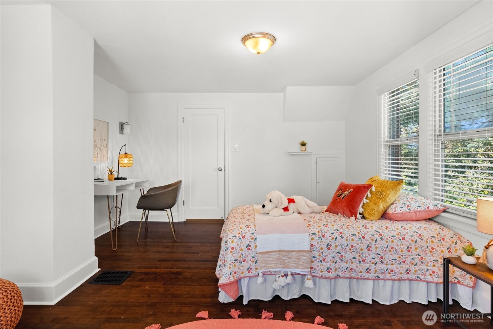 942 S Ridgewood Avenue , Tacoma, WA 98405