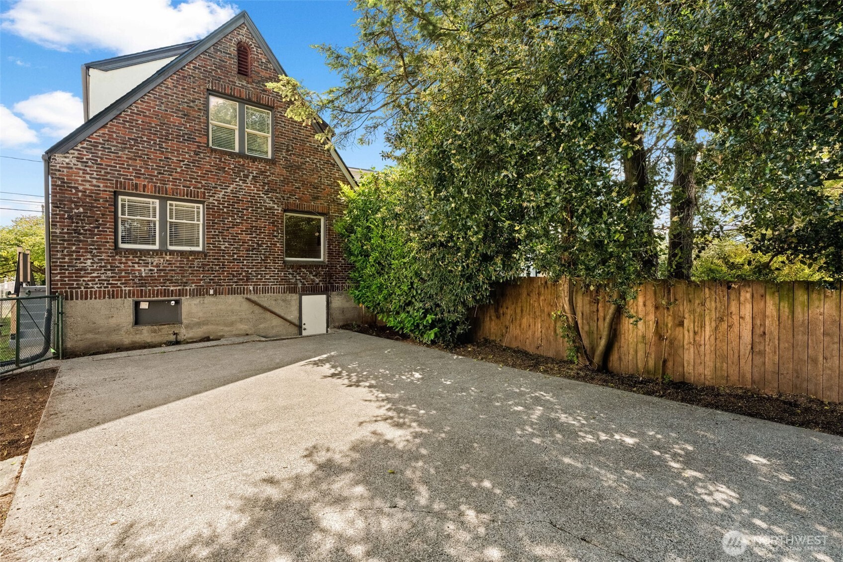 942 S Ridgewood Avenue , Tacoma, WA 98405