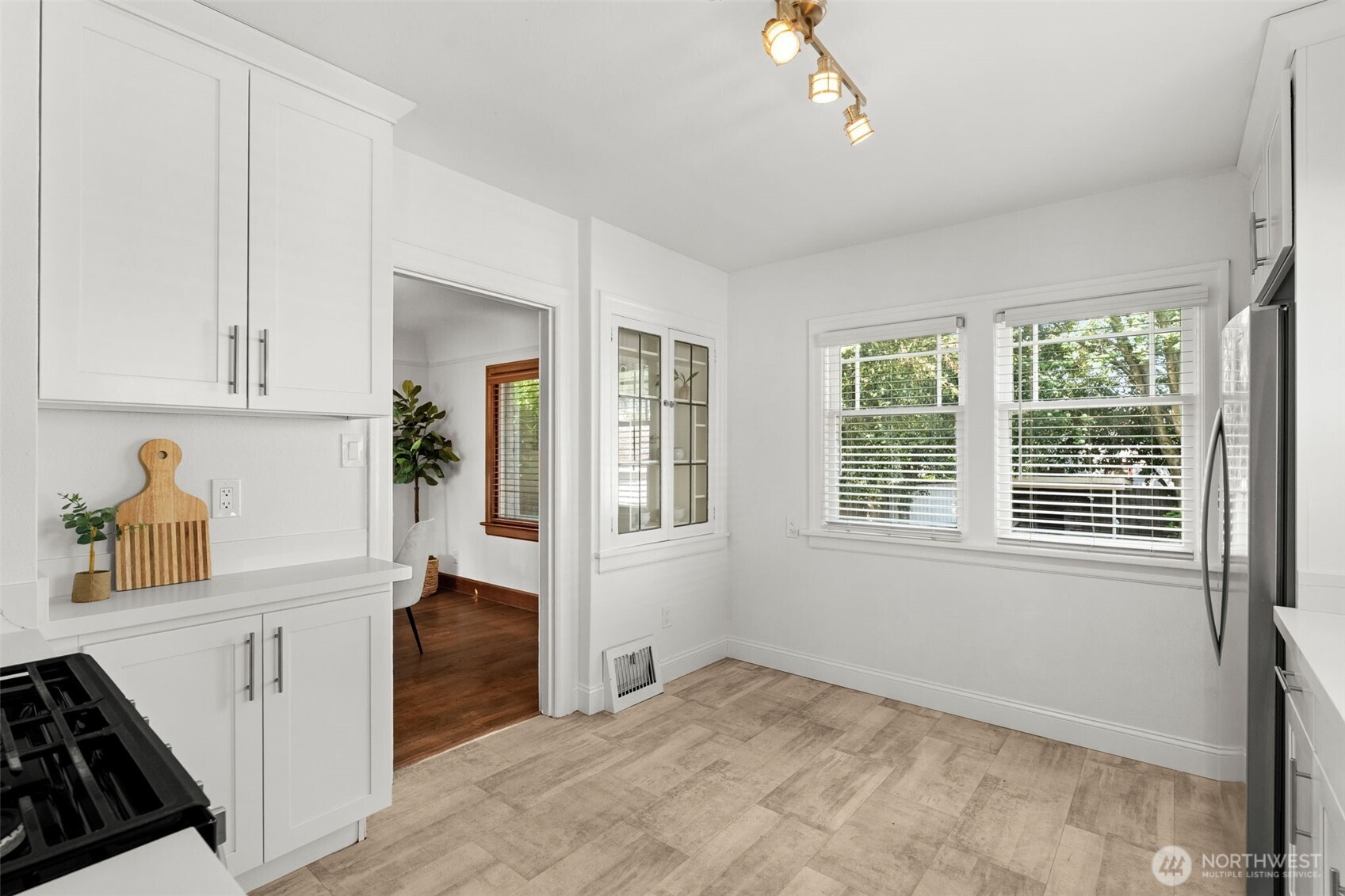 942 S Ridgewood Avenue , Tacoma, WA 98405