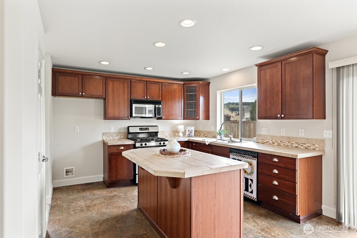 209 Burr Street NE, Orting, WA 98360-7468