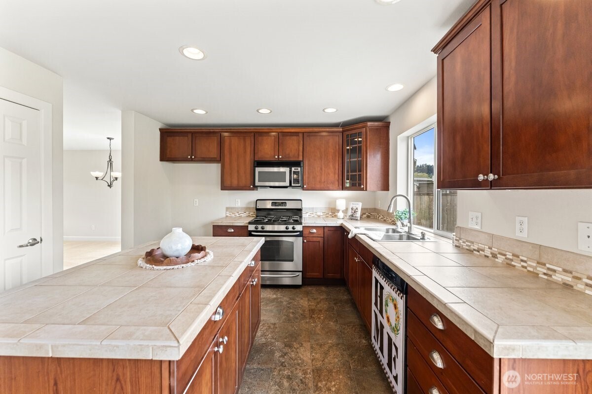 209 Burr Street NE, Orting, WA 98360-7468