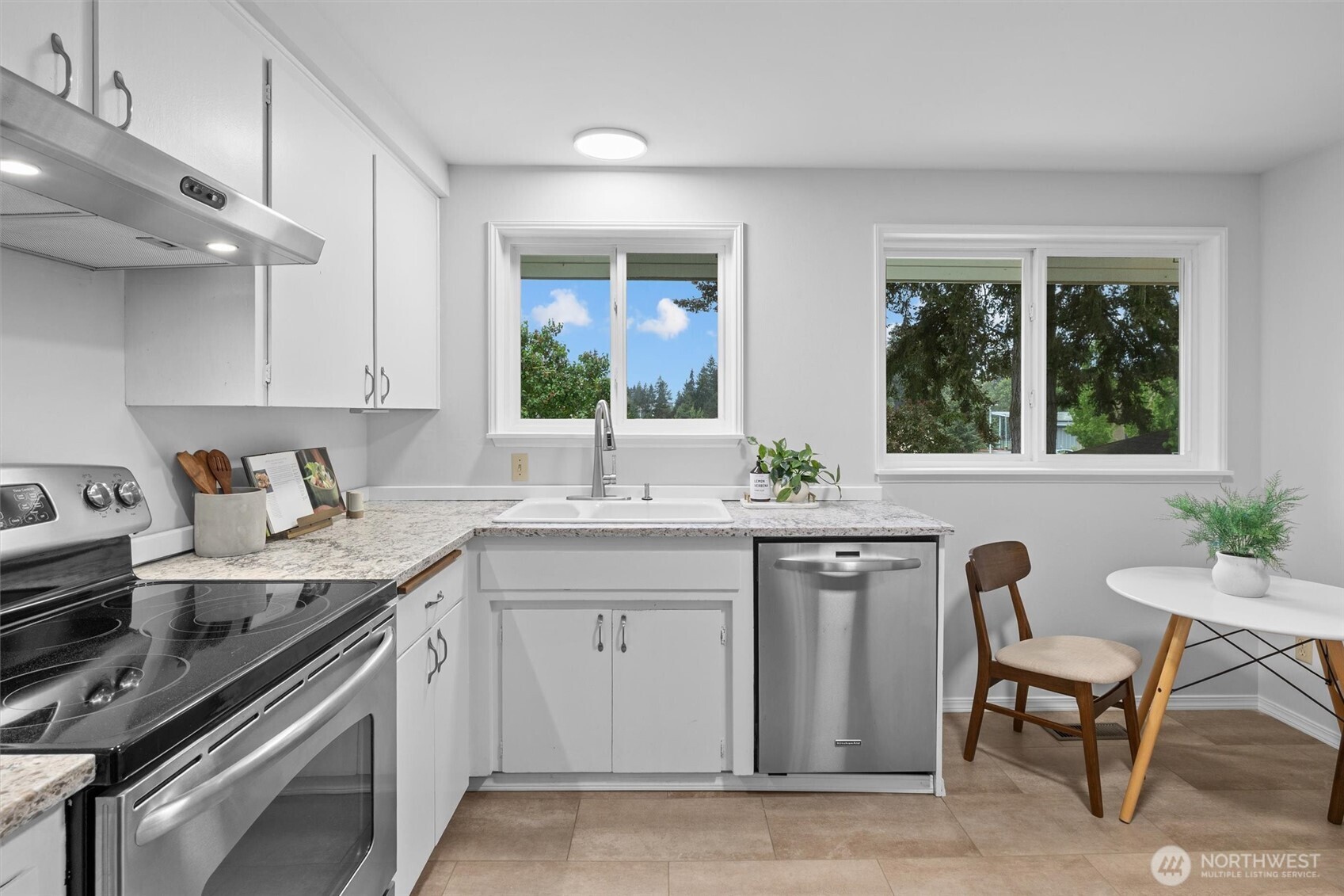 317 145th Avenue NE, Bellevue, WA 98007