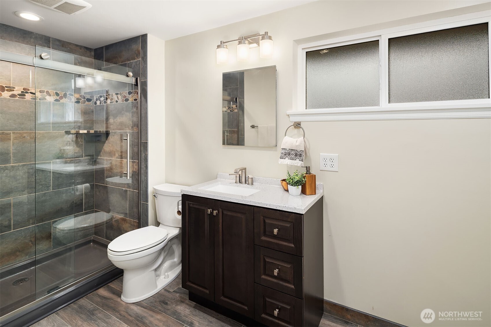 570 SE Andrews Street , Issaquah, WA 98027