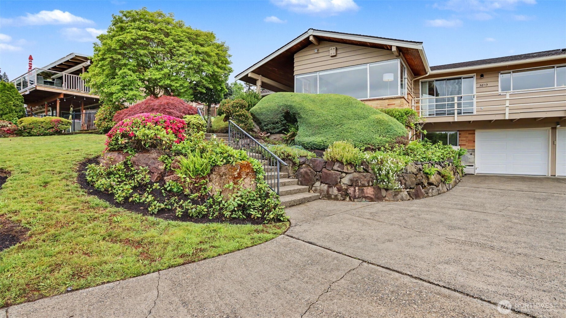 5810 NE 181st Street , Kenmore, WA 98028