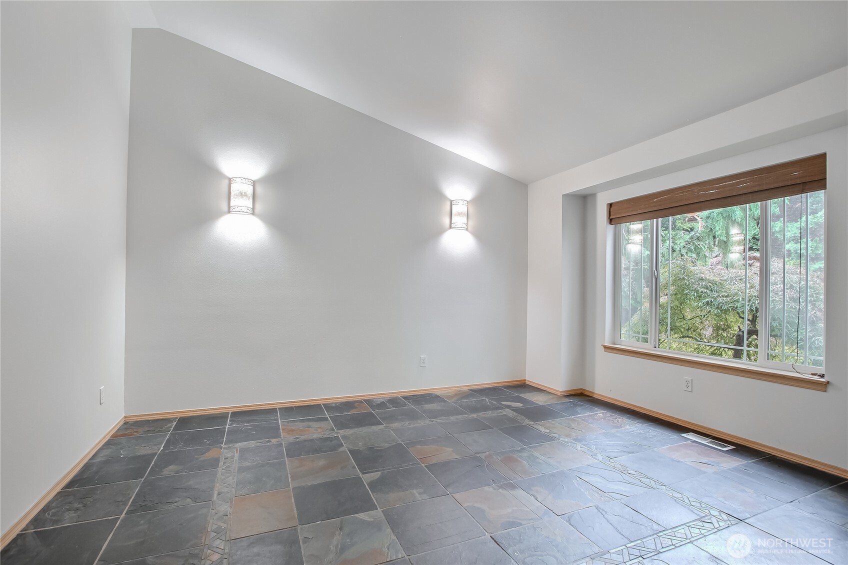9430 NE 181st Lane , Bothell, WA 98011-3357