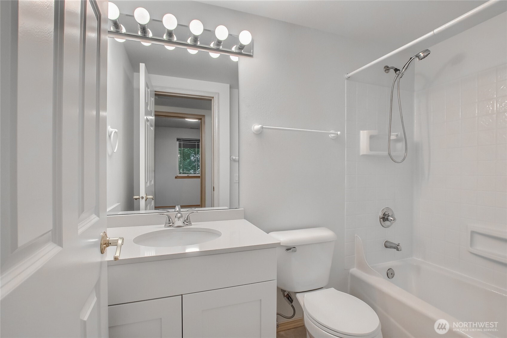 9430 NE 181st Lane , Bothell, WA 98011-3357