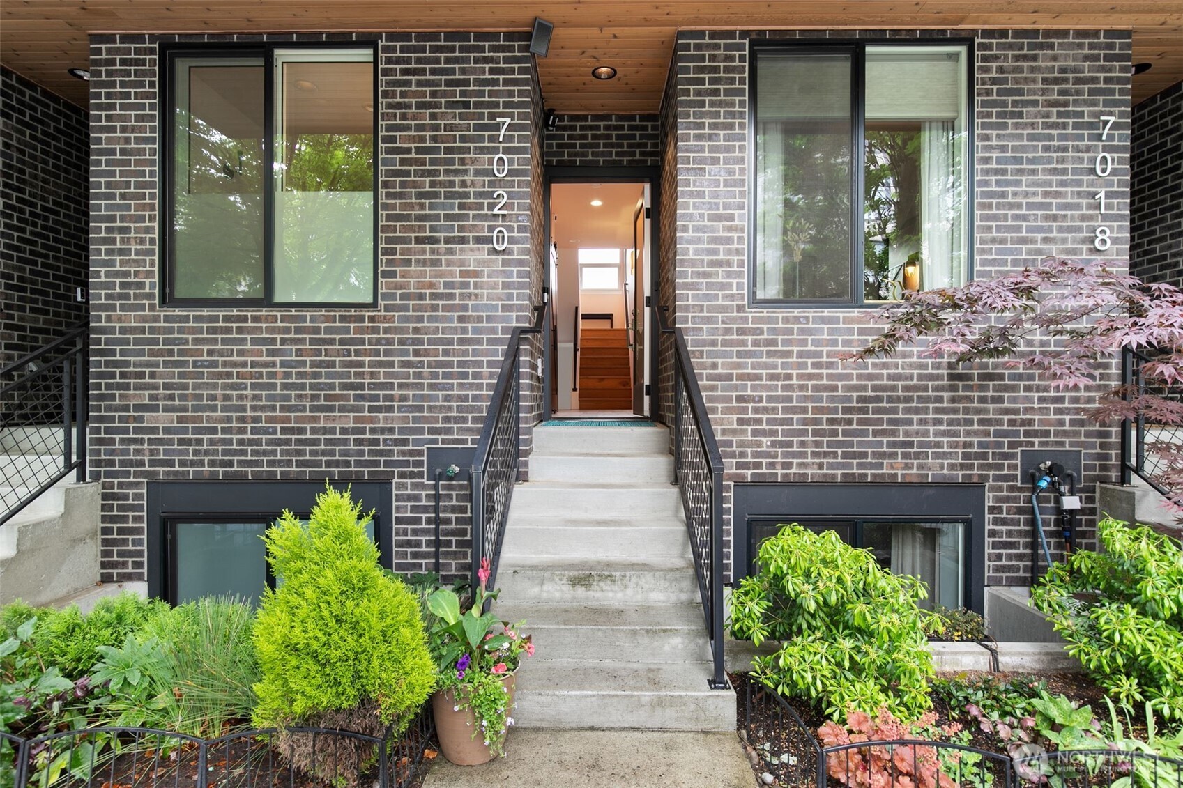 7020 Greenwood Avenue N, Seattle, WA 98103