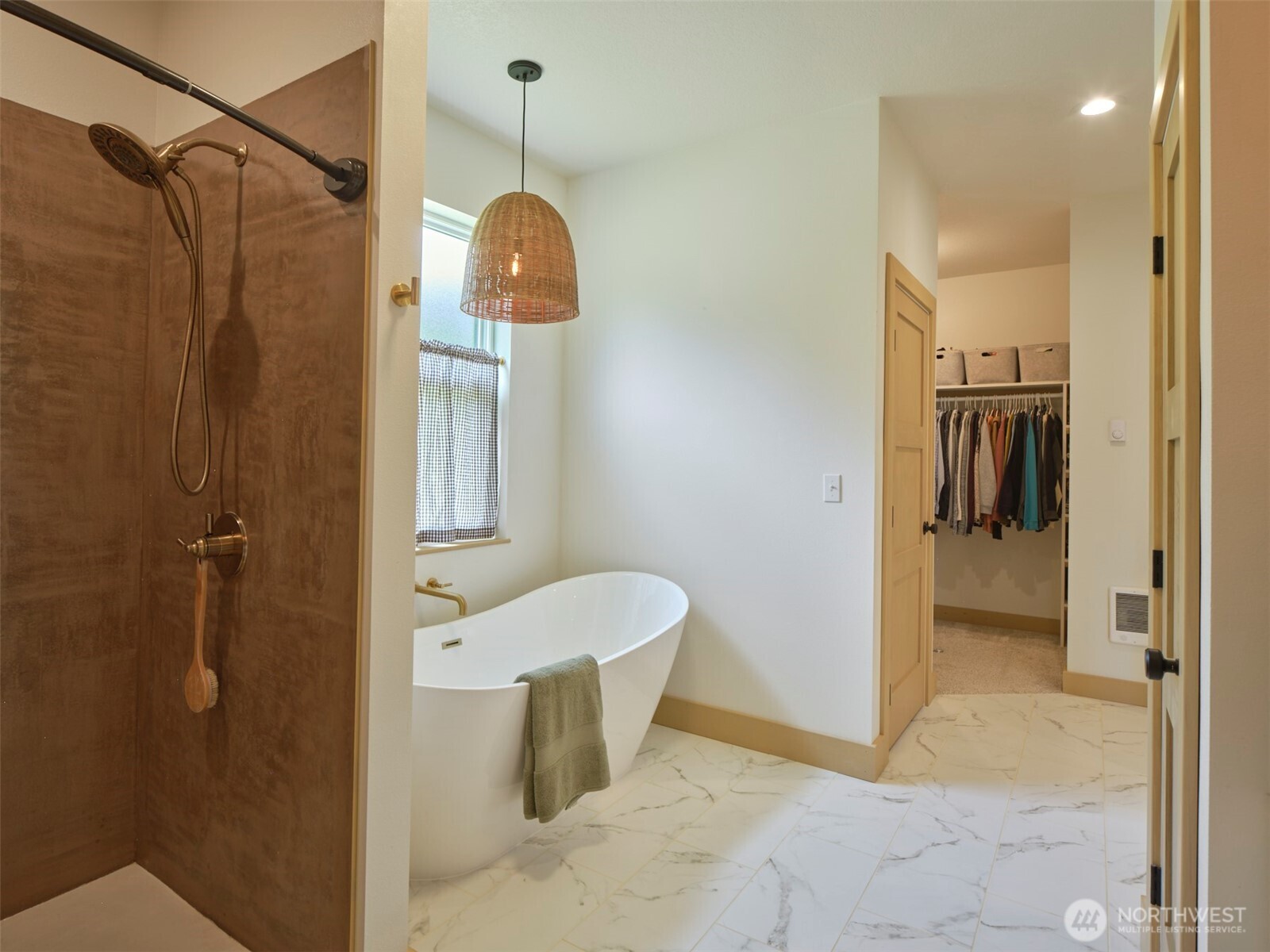 312 Little Valley Lane , Castle Rock, WA 98611