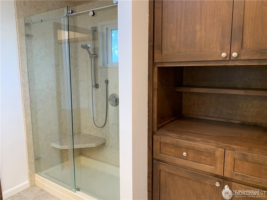 25551 SE 41st Court , Sammamish, WA 98029