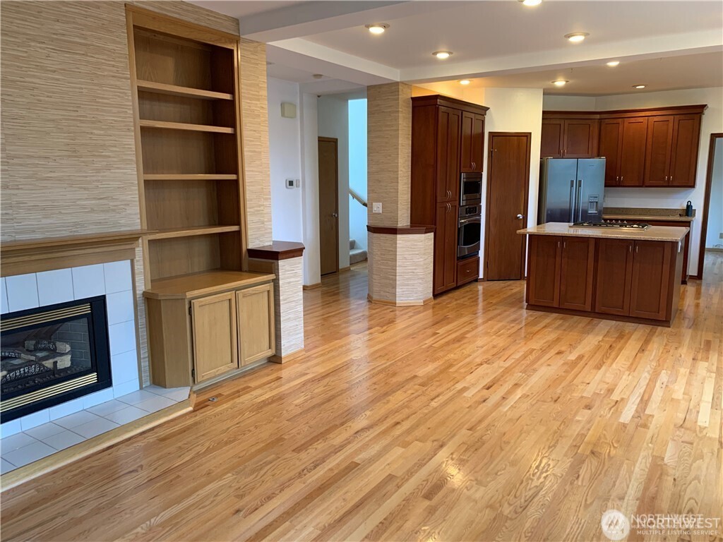 25551 SE 41st Court , Sammamish, WA 98029