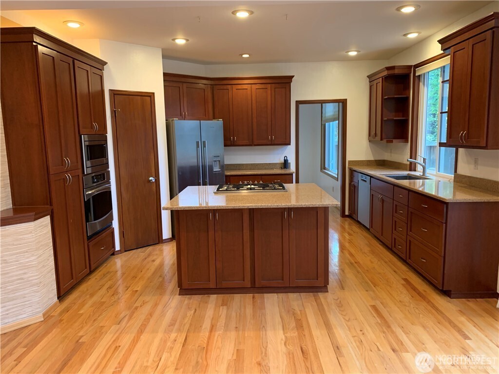 25551 SE 41st Court , Sammamish, WA 98029