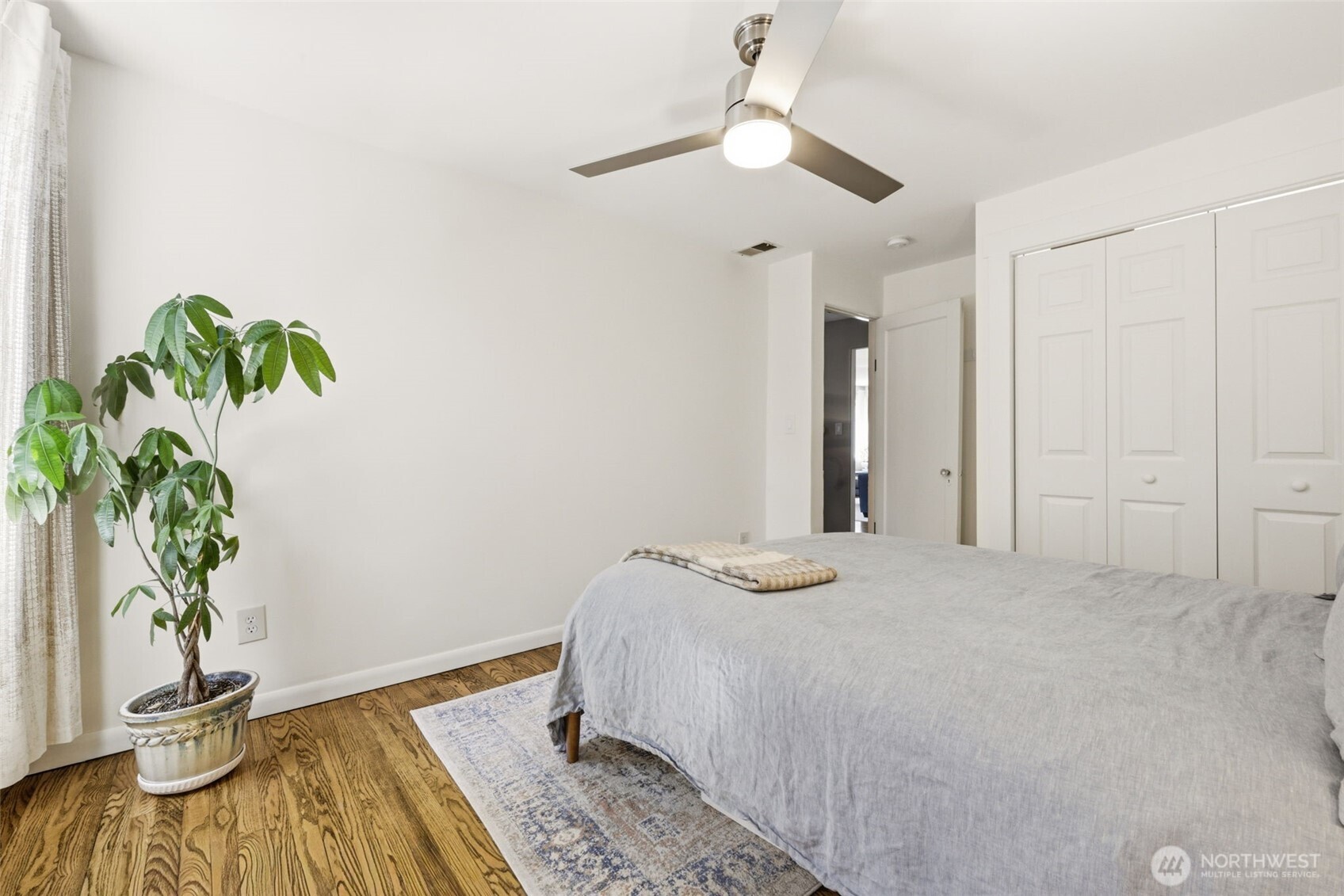 9416 5th Avenue NE, Seattle, WA 98115-2809