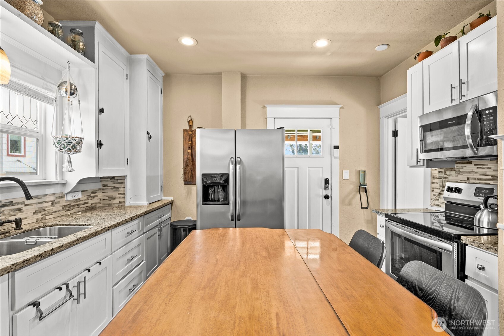 912 Earnest S. Brazill Street , Tacoma, WA 98405-4535