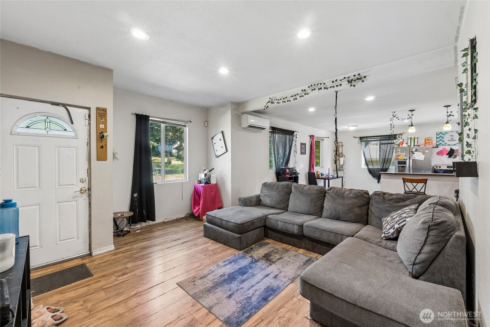 4712 S Warner Street , Tacoma, WA 98409