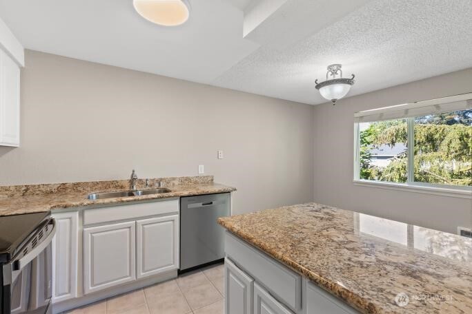7700 196th Street SW #C, Edmonds, WA 98026