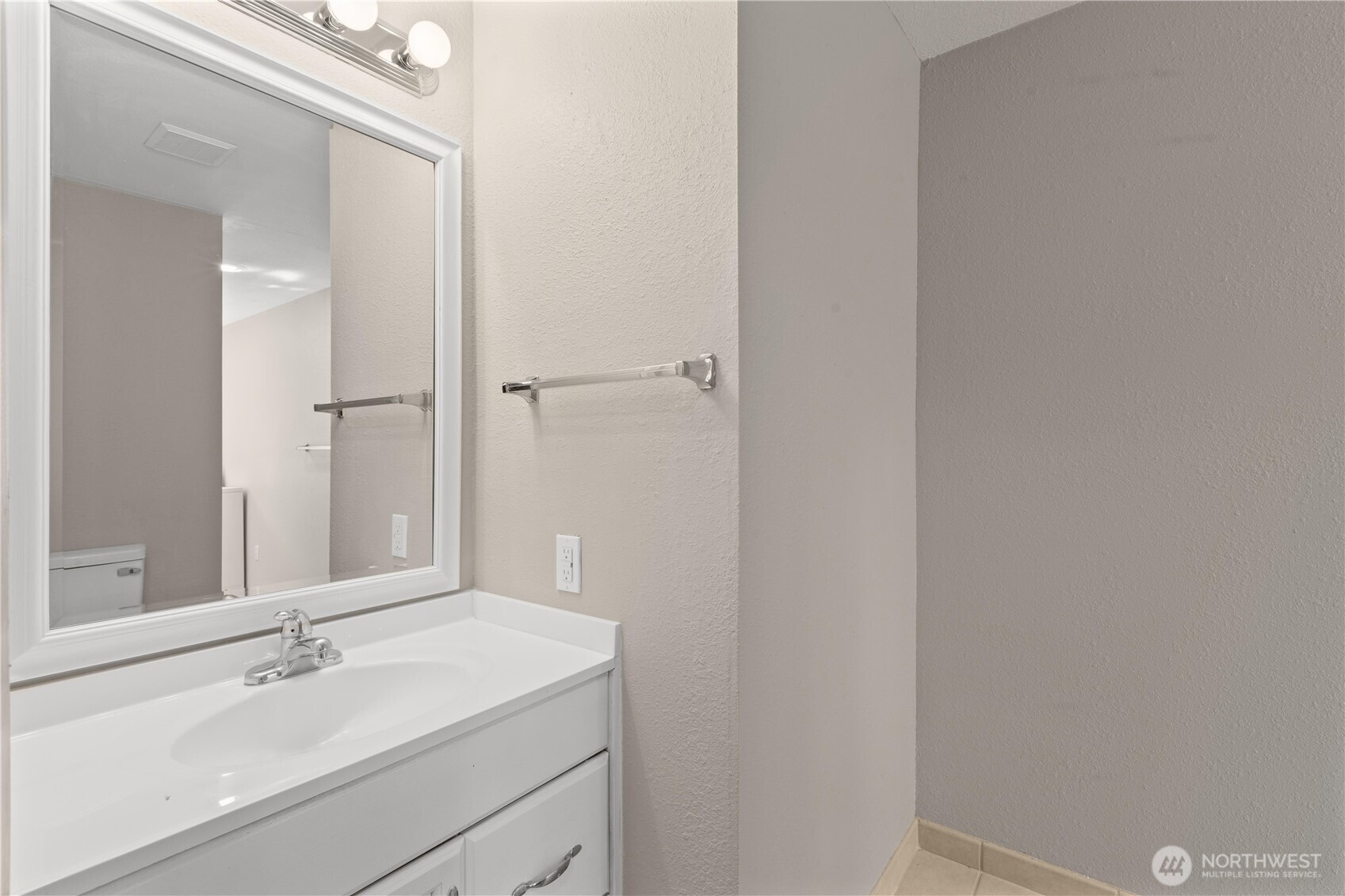 7700 196th Street SW #C, Edmonds, WA 98026